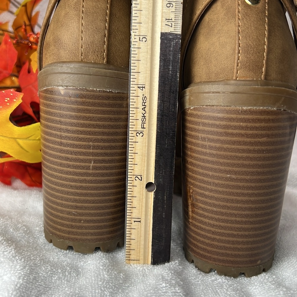 GBG Los Angeles, tan platform side zip ankle boots NWT - Picture 7 of 8